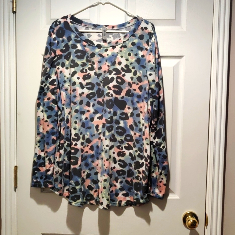 Multi Colored Leopard Print Top By Honeyme Curvy. - image 1